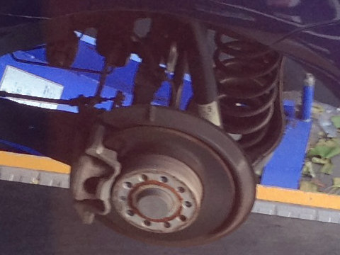 写真:タイヤ交換